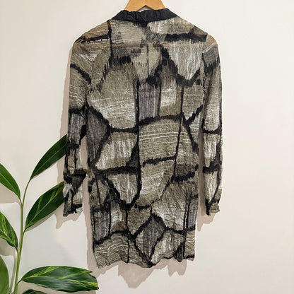 Jetblonde Size 14 Crinkle Print Button Front Longline Shirt