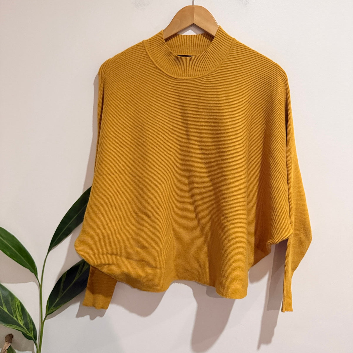 Decjuba Size M/L Ribbed Knit Batwing Mock Neck Jumper