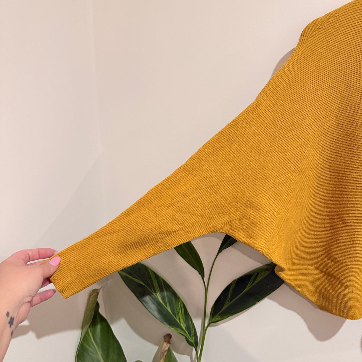 Decjuba Size M/L Ribbed Knit Batwing Mock Neck Jumper