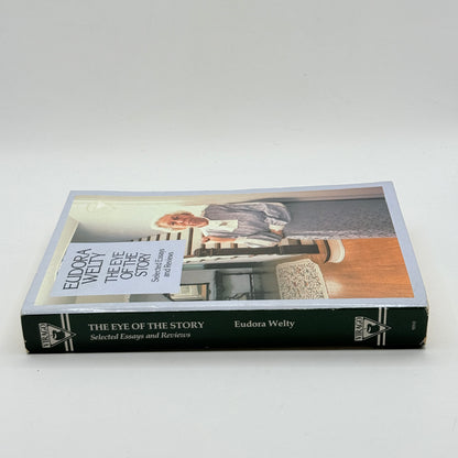 The Eye of the Story: Selected Essays and Reviews by Eudora Welty