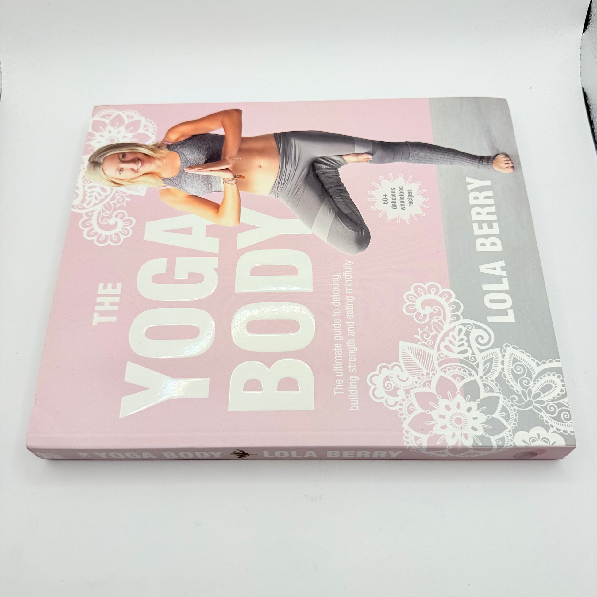 The yoga body by lola berry - print books printed media