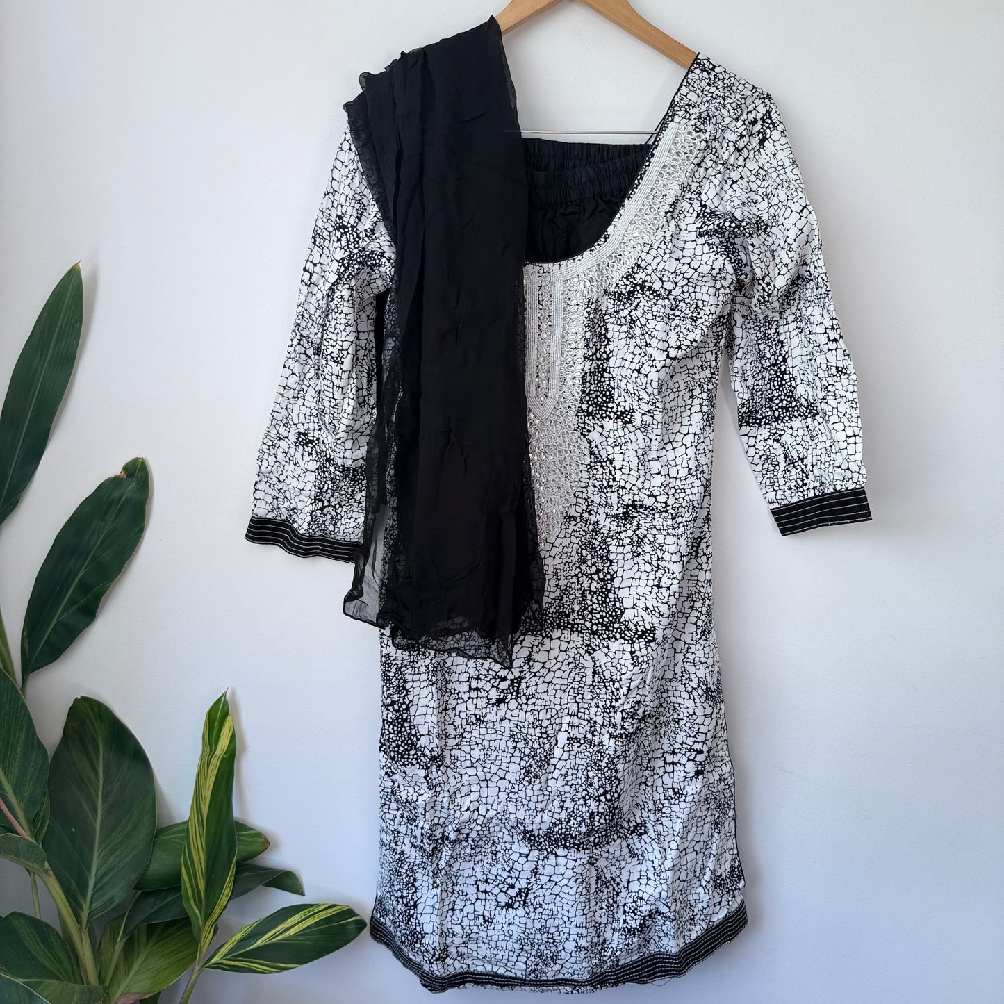 3-Piece Black & White Beaded Tunic & Trouser Salwar Kameez Set, 36cm Waist