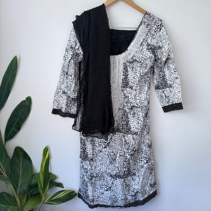 3-Piece Black & White Beaded Tunic & Trouser Salwar Kameez Set, 36cm Waist