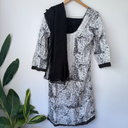 3-Piece Black & White Beaded Tunic & Trouser Salwar Kameez Set, 36cm Waist