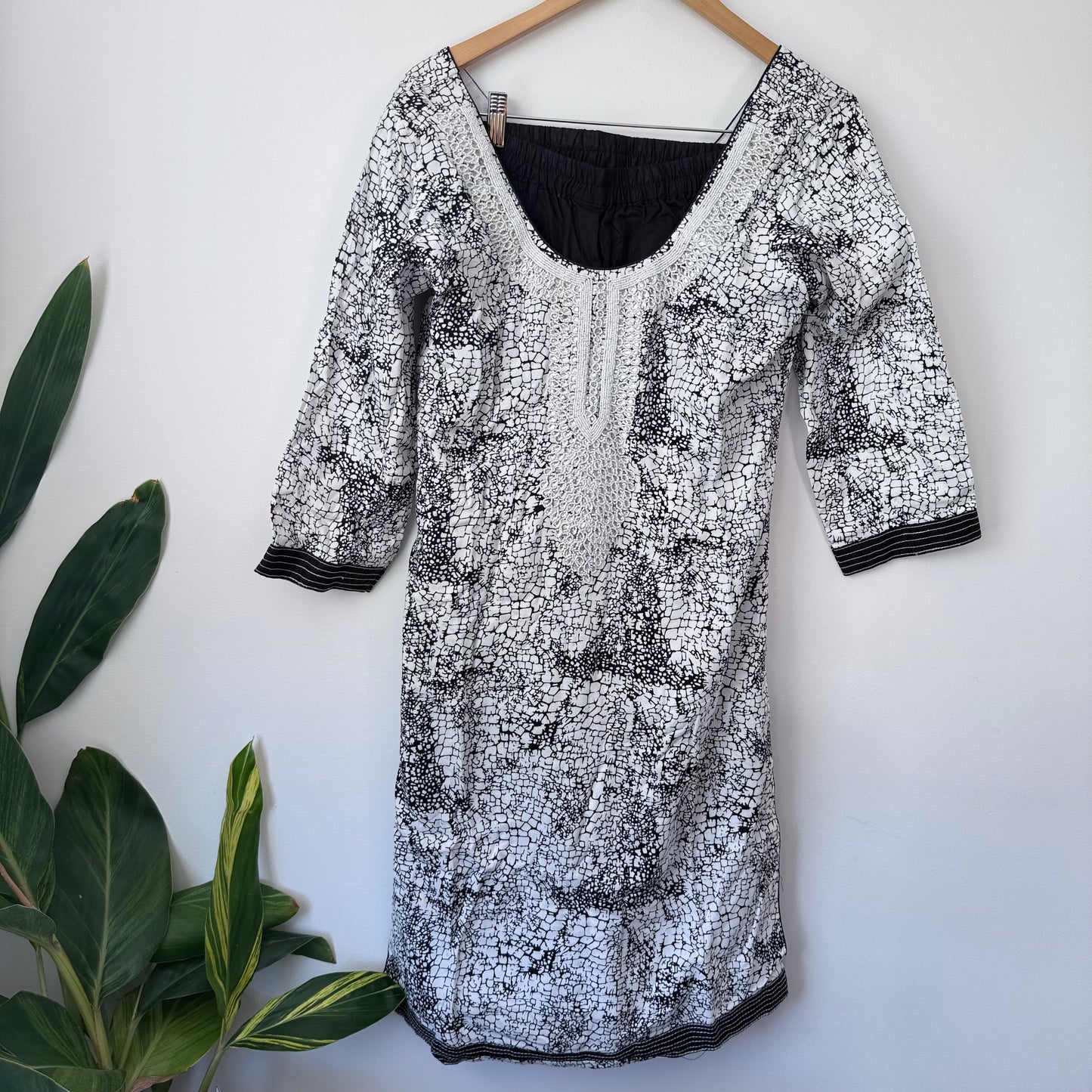 3-Piece Black & White Beaded Tunic & Trouser Salwar Kameez Set, 36cm Waist