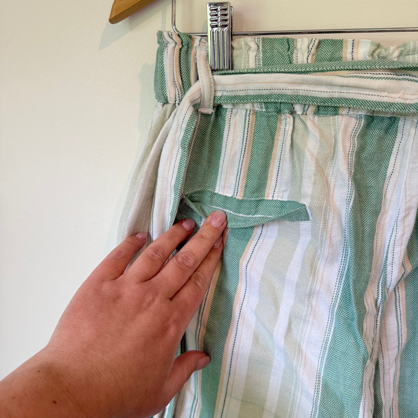 Victoria Hill Tie Waist Crops Ecru Size 10