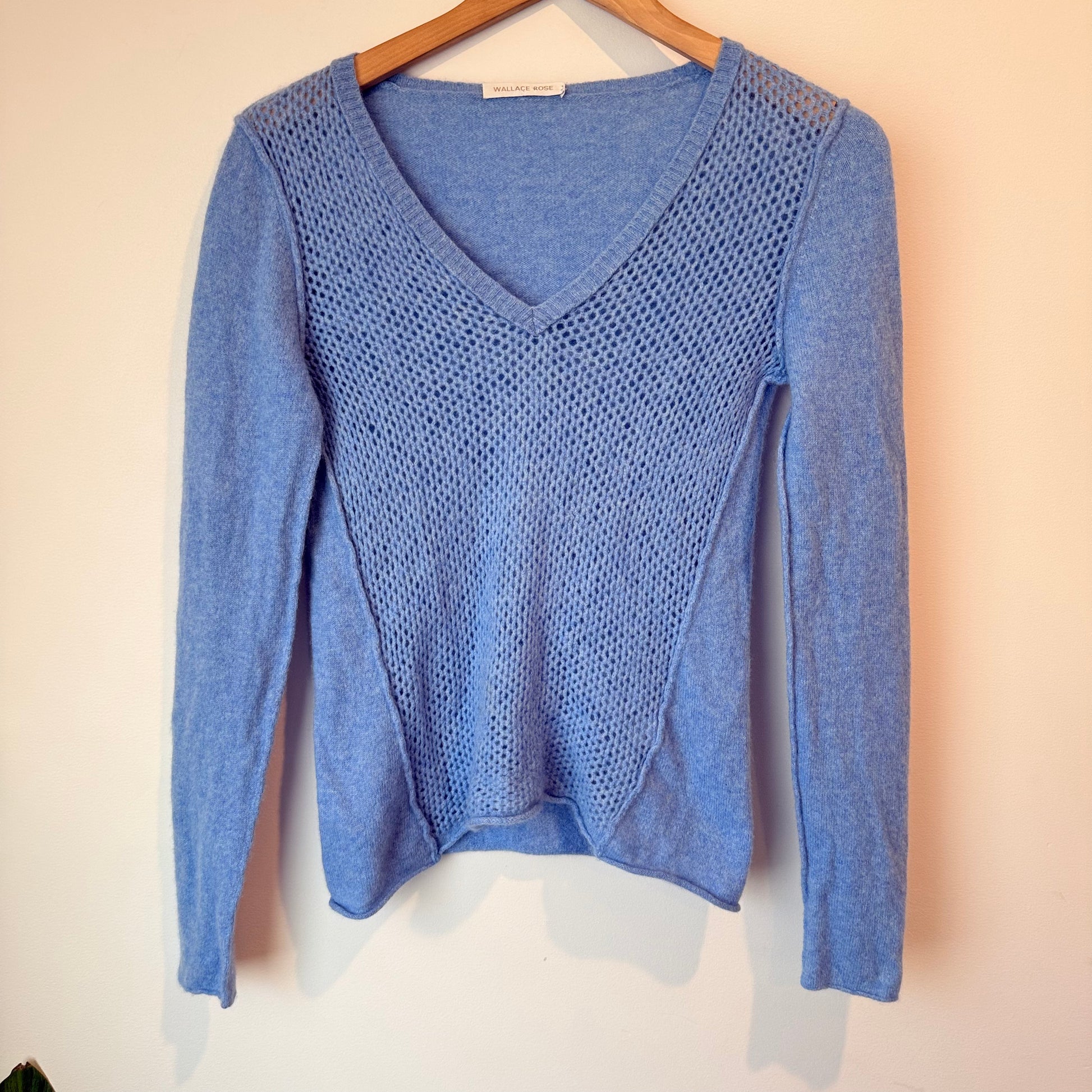 Wallace rose 100% cashmere v-neck sweater in baby blue - size xs - sweaters condition: used - original photo - top