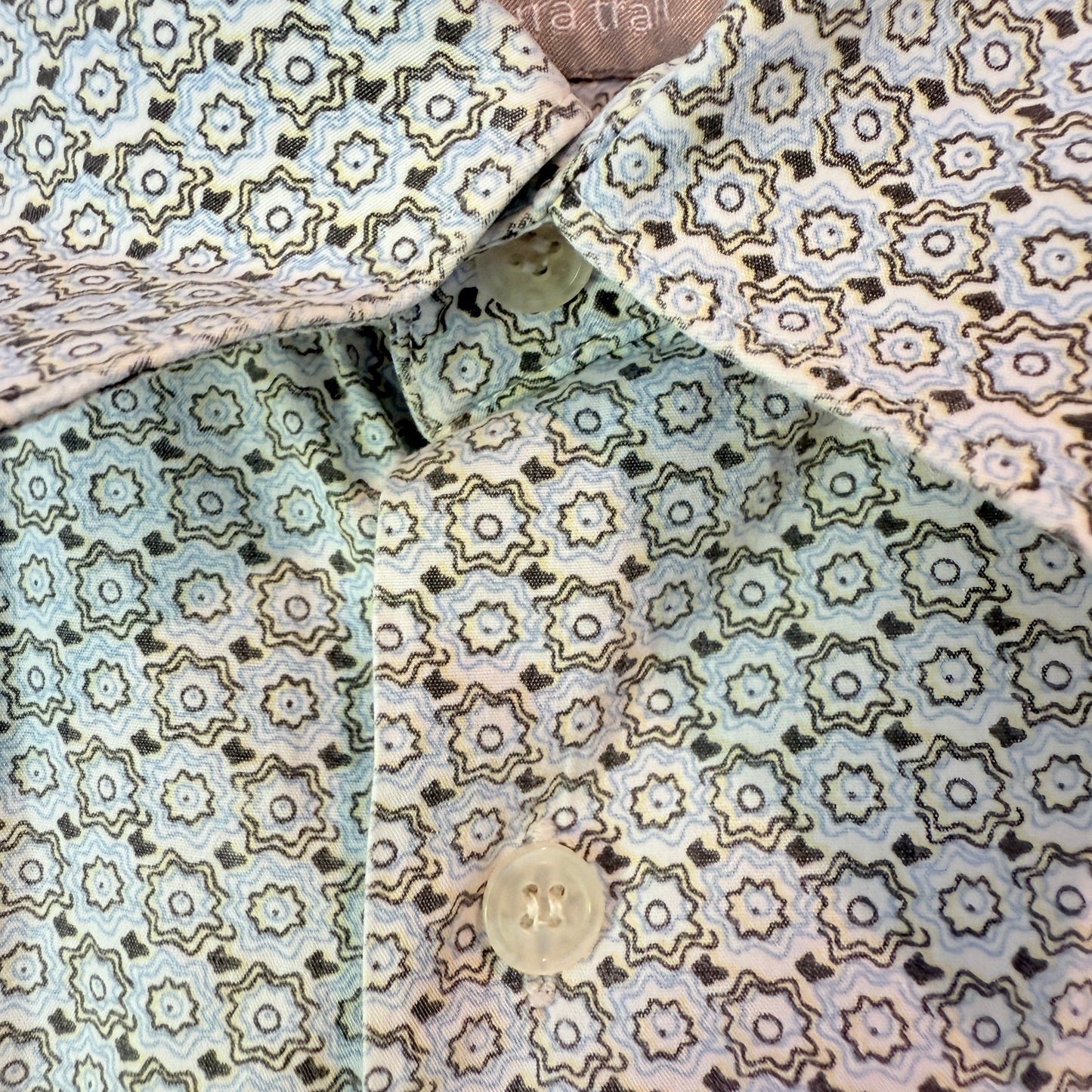 Yarra Trail Button Down Shirt - Size L / 102