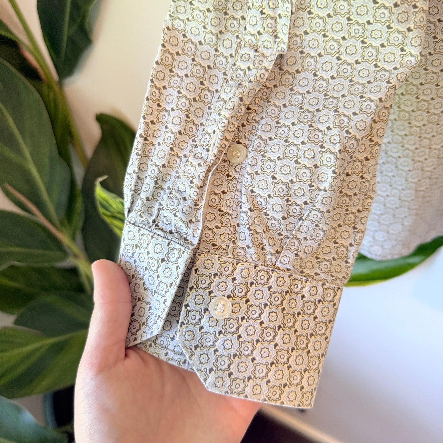 Yarra Trail Button Down Shirt - Size L / 102