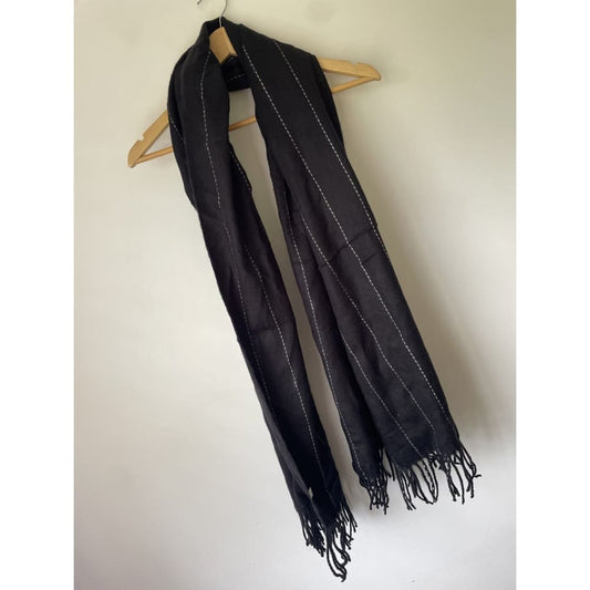 Bnwt boohoo mono stripe fringe heavy weight scarf - scarves & shawls accessories - clothing & fashion - scarf women’s