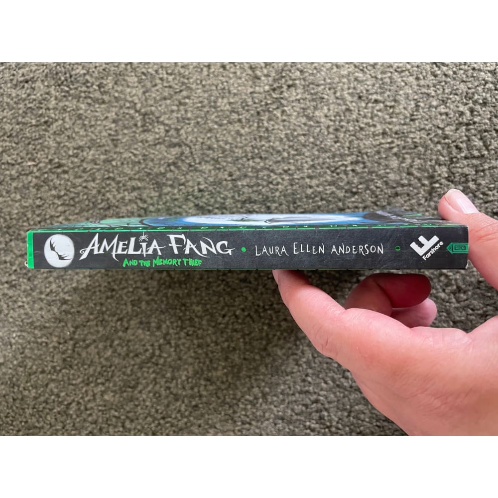 Amelia fang and the memory thief by laura ellen anderson - print books printed media