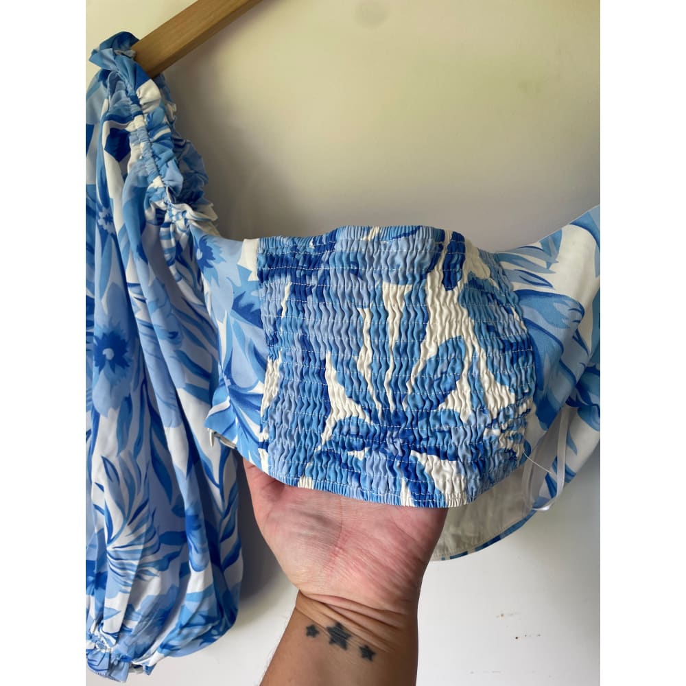 Ruby sees size 10 ruffled floral crop top - crop tops condition: used - top women’s apparel