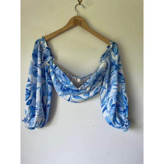 Ruby sees size 10 ruffled floral crop top - crop tops condition: used - top women’s apparel