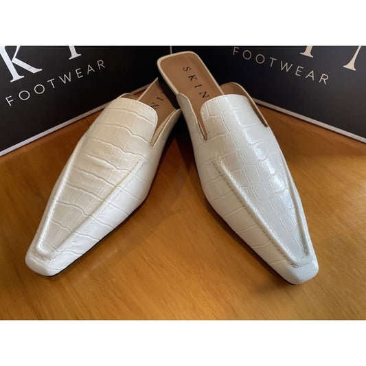Skin footwear size 38 iowa leather flat mules in white croc - 38 - flats clothing & fashion - flats women’s shoes