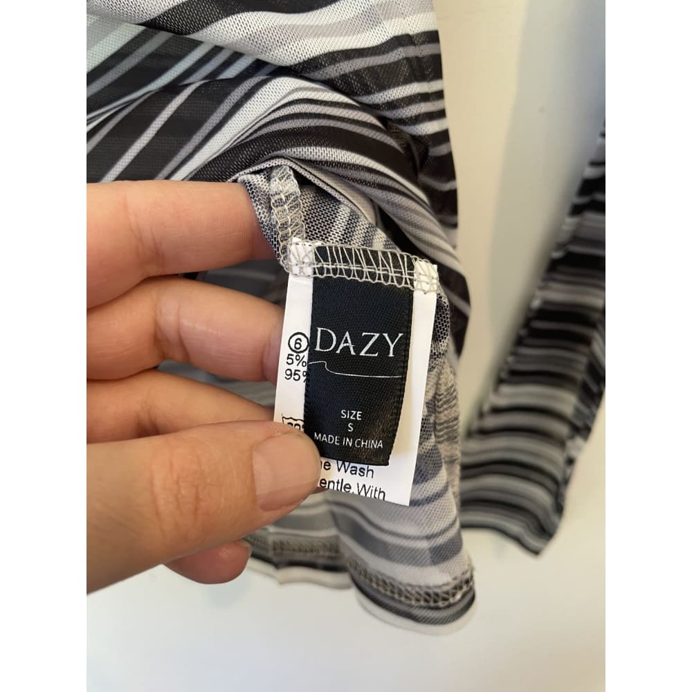 Dazy size s sheer striped top - clothing tops clothing & fashion - condition: used - top women’s apparel
