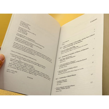 Cultural history and education: critical essays on knowledge and schooling - print books condition: used printed media