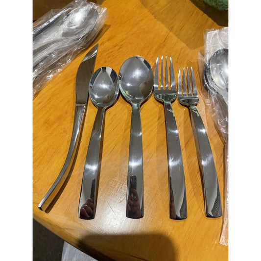 Brand new 4 place setting curved handle cutlery set - flatware sets flatwares - home & living home&living materials