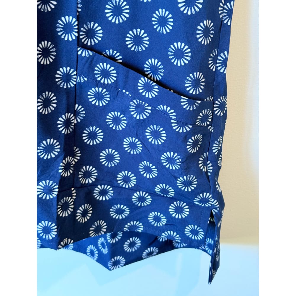 Bizcare size 10 daisy print scrub top - tunics top women’s apparel