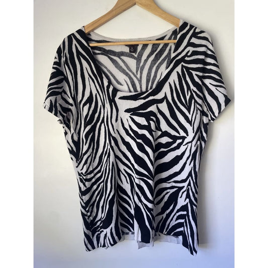 Dana buchman xl rayon / nylon top - blouses clothing & fashion - condition: used - short sleeve - top women’s apparel