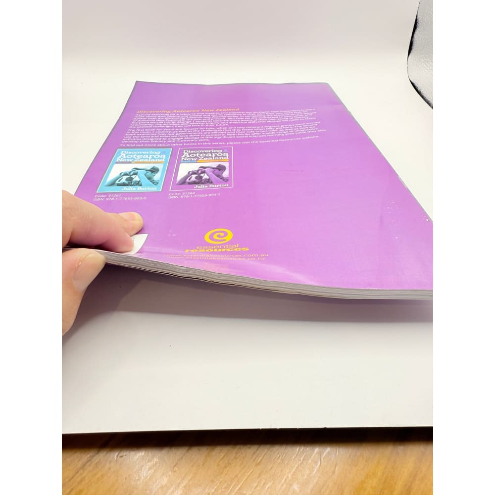 Discovering aotearoa new zealand - years 4-6: bk 2 by julia burton - print books printed media