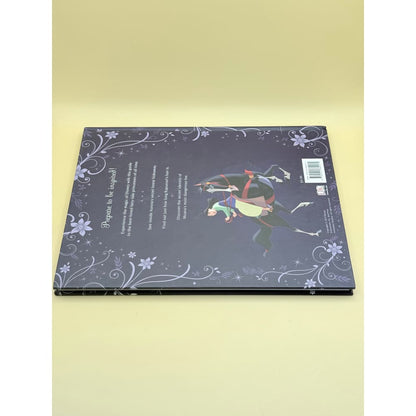 Disney princess: the essential guide by victoria saxon - books printed media