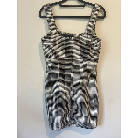 Divided size 8 houndstooth mini dress - dresses clothing & fashion - dresses women’s apparel