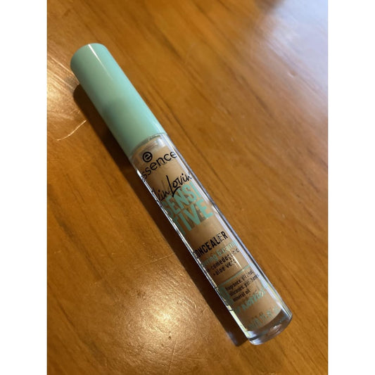 Essence skin lovin’ sensitive concealer - 25 medium olive - foundations & concealers makeup women’s beauty product