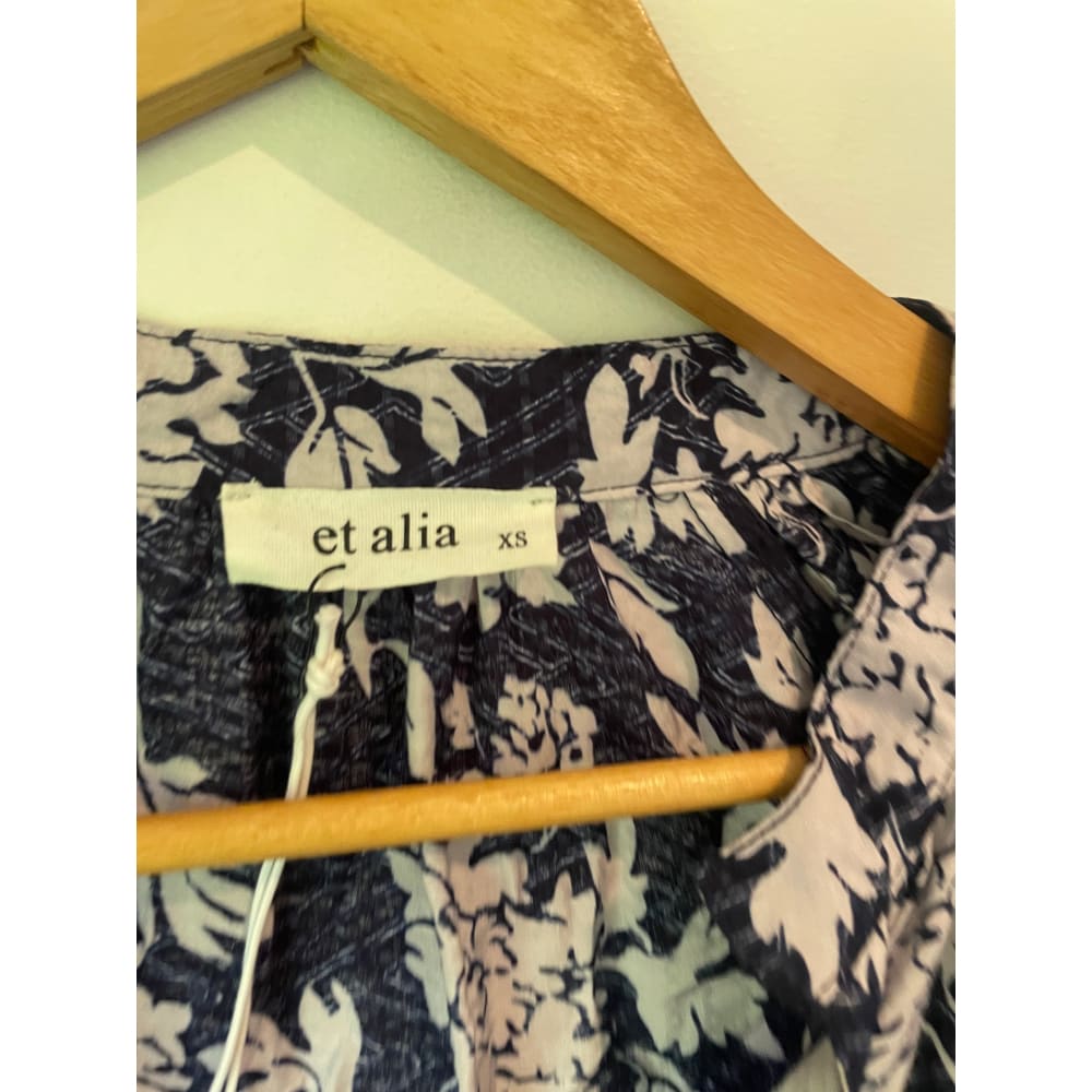 Et alia size xs kennedy blouse – missing a button - blouses blouse - clothing & fashion - designer clearance - top