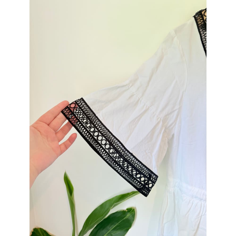 Et alia size 12 fit white lace trim dress - tunics condition: used - top women’s apparel