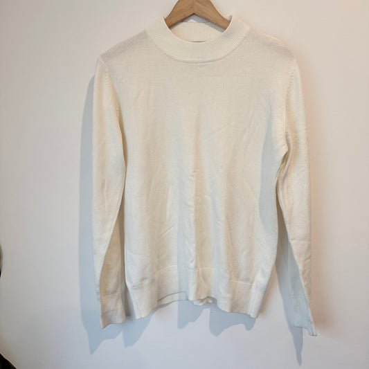 Gables fashions size medium cream mock neck 100% acrylic sweater - sweaters condition: used - top women’s apparel