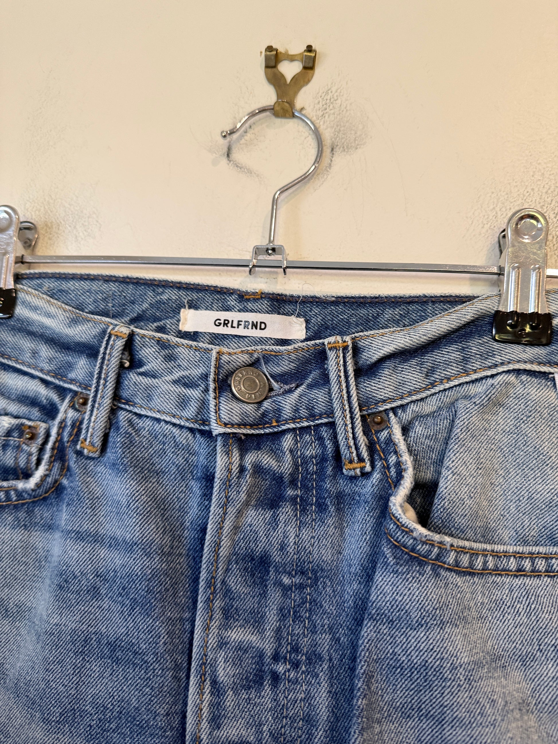 GRLFRND jeans size 25 waistband brand detail