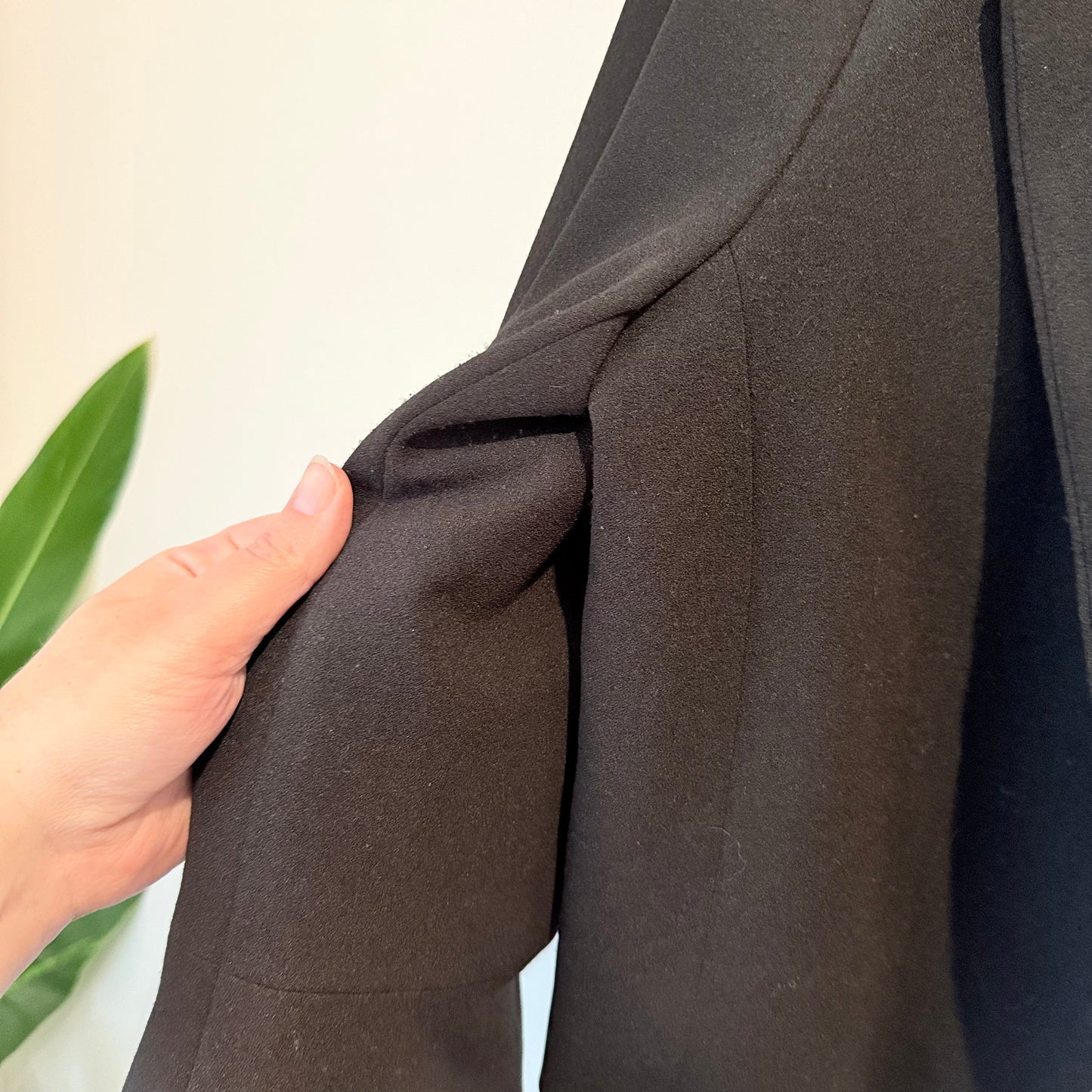 Jendi black cropped blazer - size 12 - coats & jackets condition: used - top women’s apparel