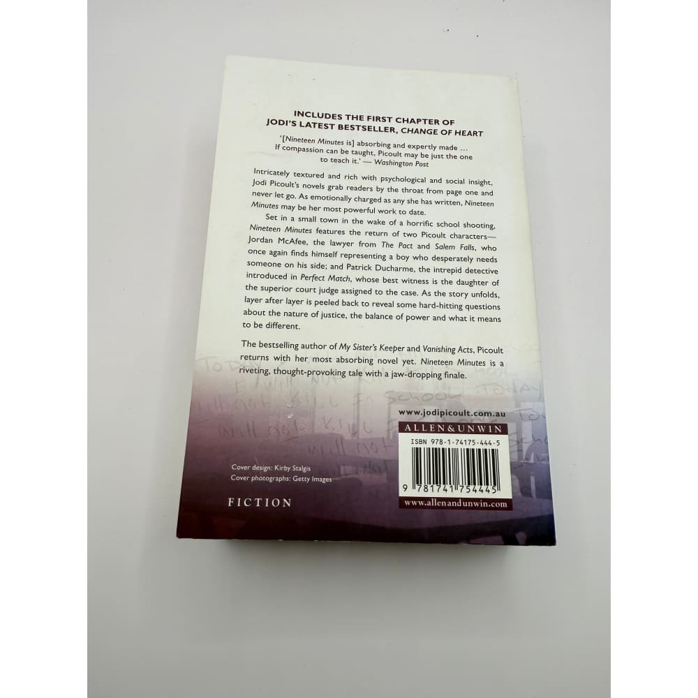 Nineteen minutes by jodi picoult - print books condition: used printed media