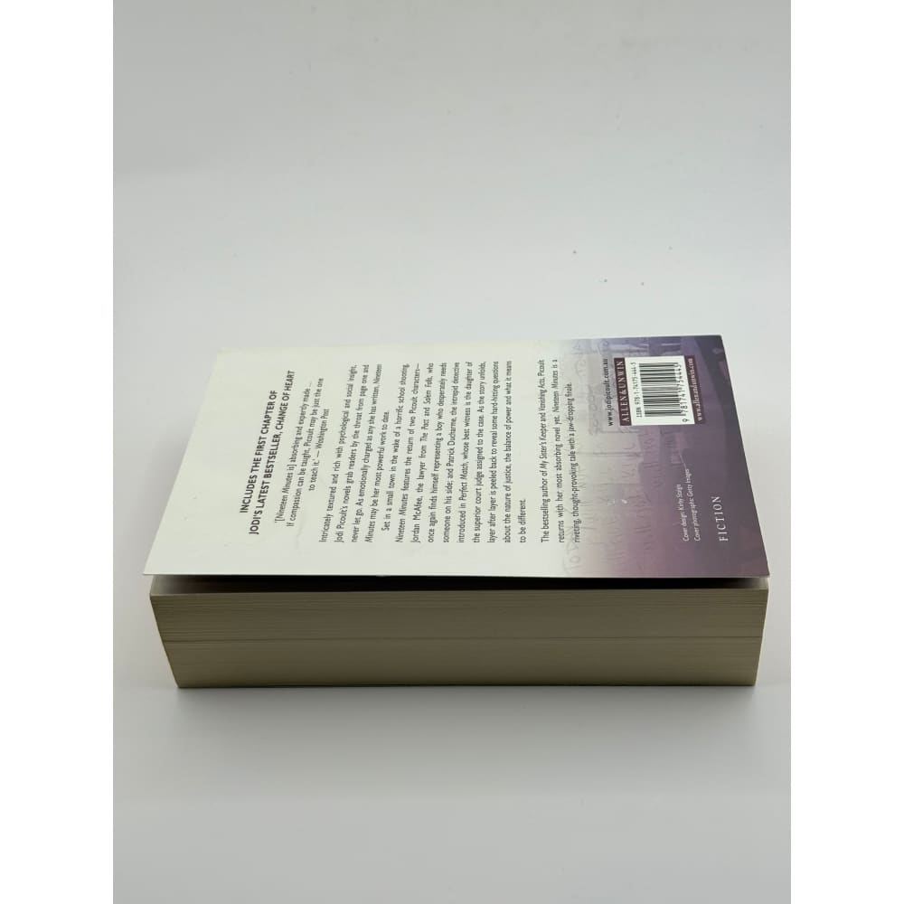 Nineteen minutes by jodi picoult - print books condition: used printed media