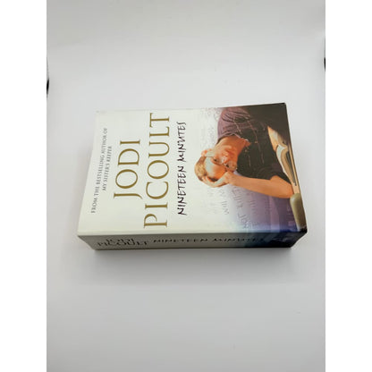 Nineteen minutes by jodi picoult - print books condition: used printed media