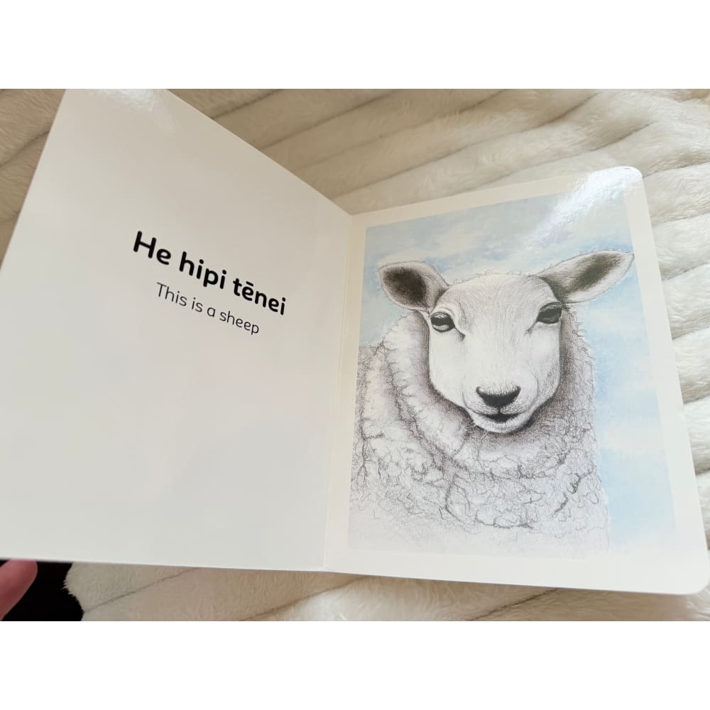 Kararehe animals by kitty brown and kirsten parkinson - print books printed media