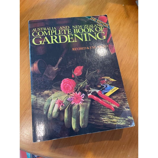 Australia and new zealand complete book of gardening - print books book - clothing & fashion - condition: used