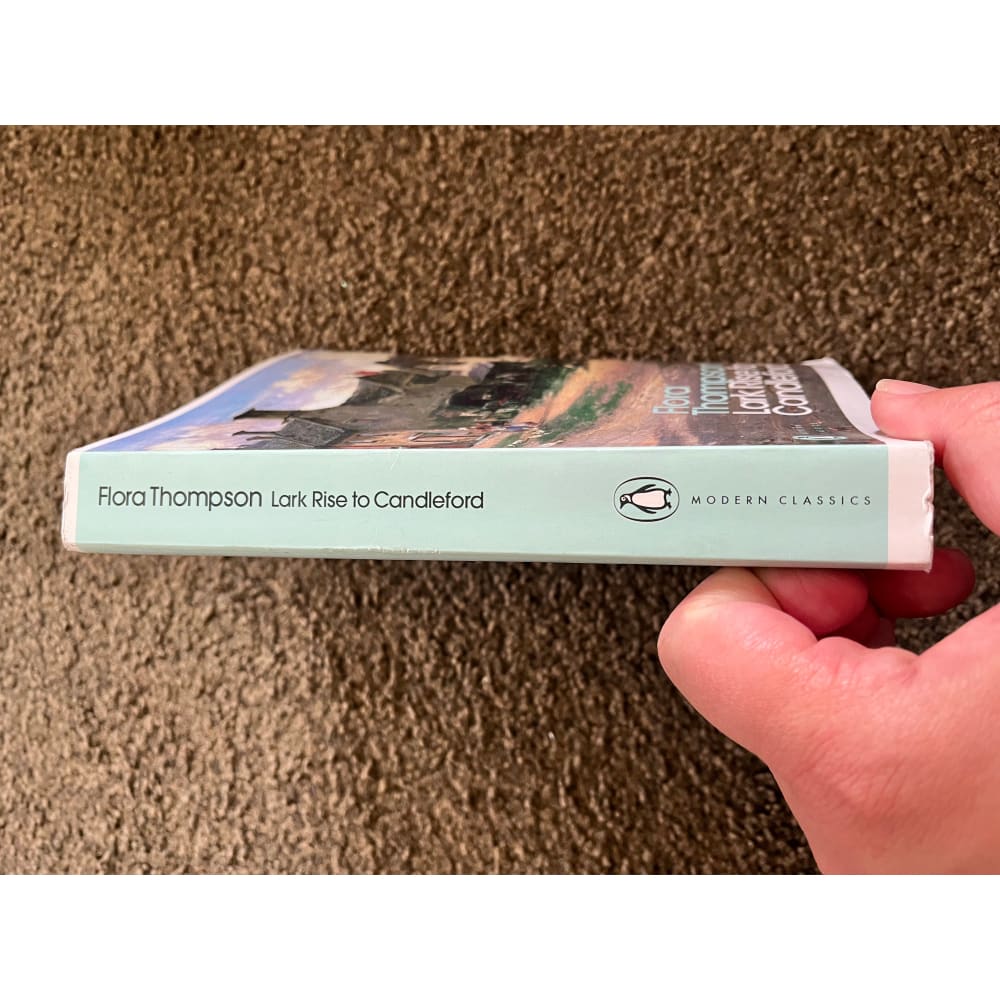 Lark rise to candleford by flora thompson - print books printed media