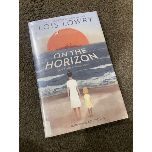 On the horizon: world war ii reflections - lois lowry - print books book - condition: used - history - memoir printed