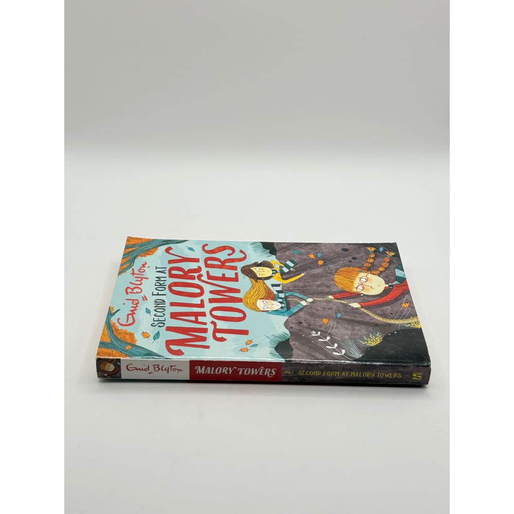 Second form at malory towers by enid blyton - print books printed media