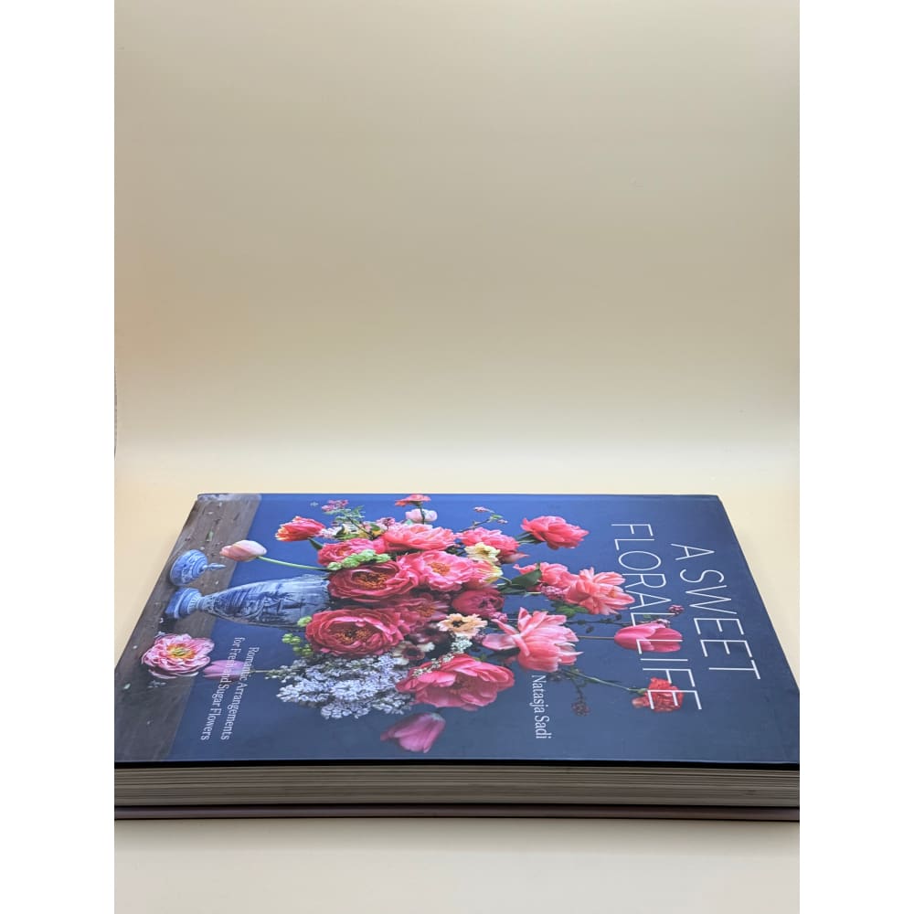 A sweet floral life: romantic arrangements for fresh and sugar flowers by natasja sadi - print books printed media