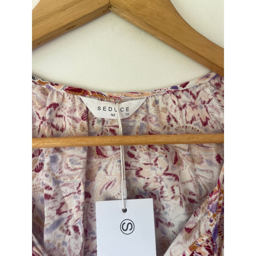 Seduce nz size 10 v-neck floral top - blouses blouse - clothing & fashion - designer clearance - top women’s apparel