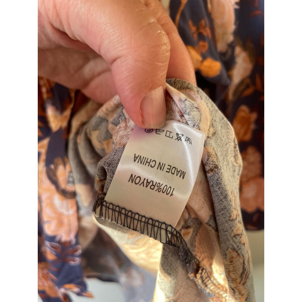 Salty bright size 6 rayon top - clothing tops blouse - clothing & fashion - designer clearance - top women’s apparel