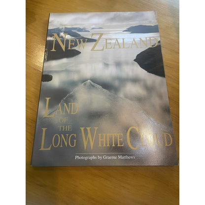 New zealand: land of the long white cloud - graeme matthews - print books book - condition: used - history - travel