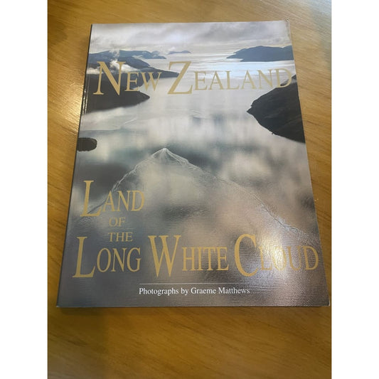 New zealand: land of the long white cloud - graeme matthews - print books book - condition: used - history - travel