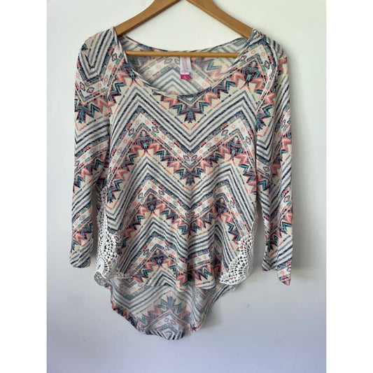 No boundaries size m coral accent top with lace detail - clothing tops blouse - condition: used - long sleeve - top