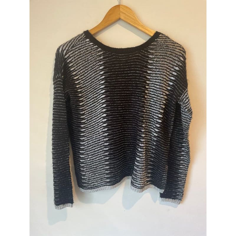 Oneoneseven size xs metallic hip-length knit top - sweaters condition: used - long sleeve - top women’s apparel
