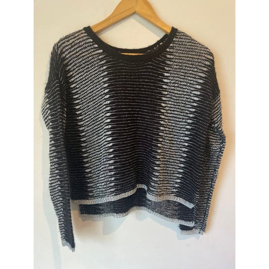 Oneoneseven size xs metallic hip-length knit top - sweaters condition: used - long sleeve - top women’s apparel