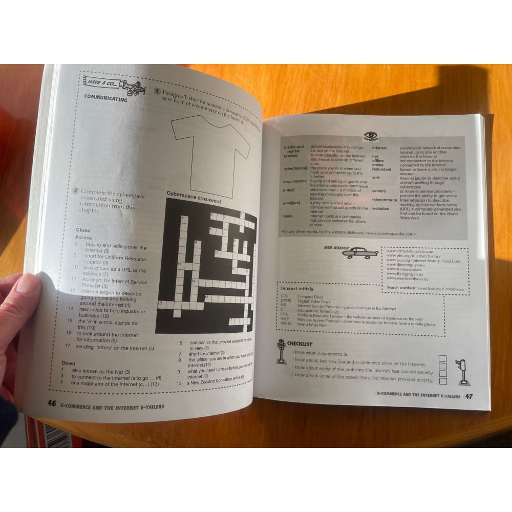 Essential learning about nz society: places and resources - bronwyn wood - print books book - condition: used