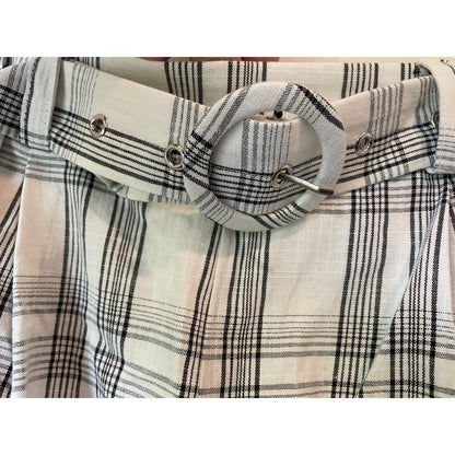 Et alia xs sara shorts in white plaid - shorts bottom - clothing & fashion - designer clearance - shorts women’s apparel